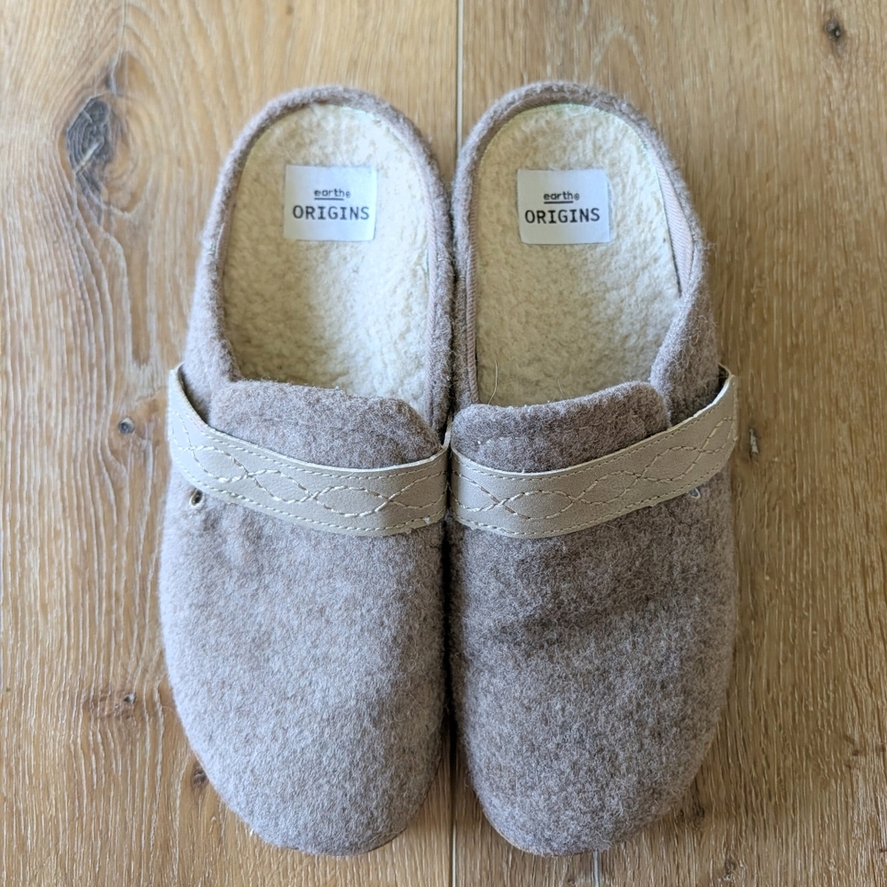 Earth Women's 8.5 Cozy Felt Slip-On Clogs in Light Taupe